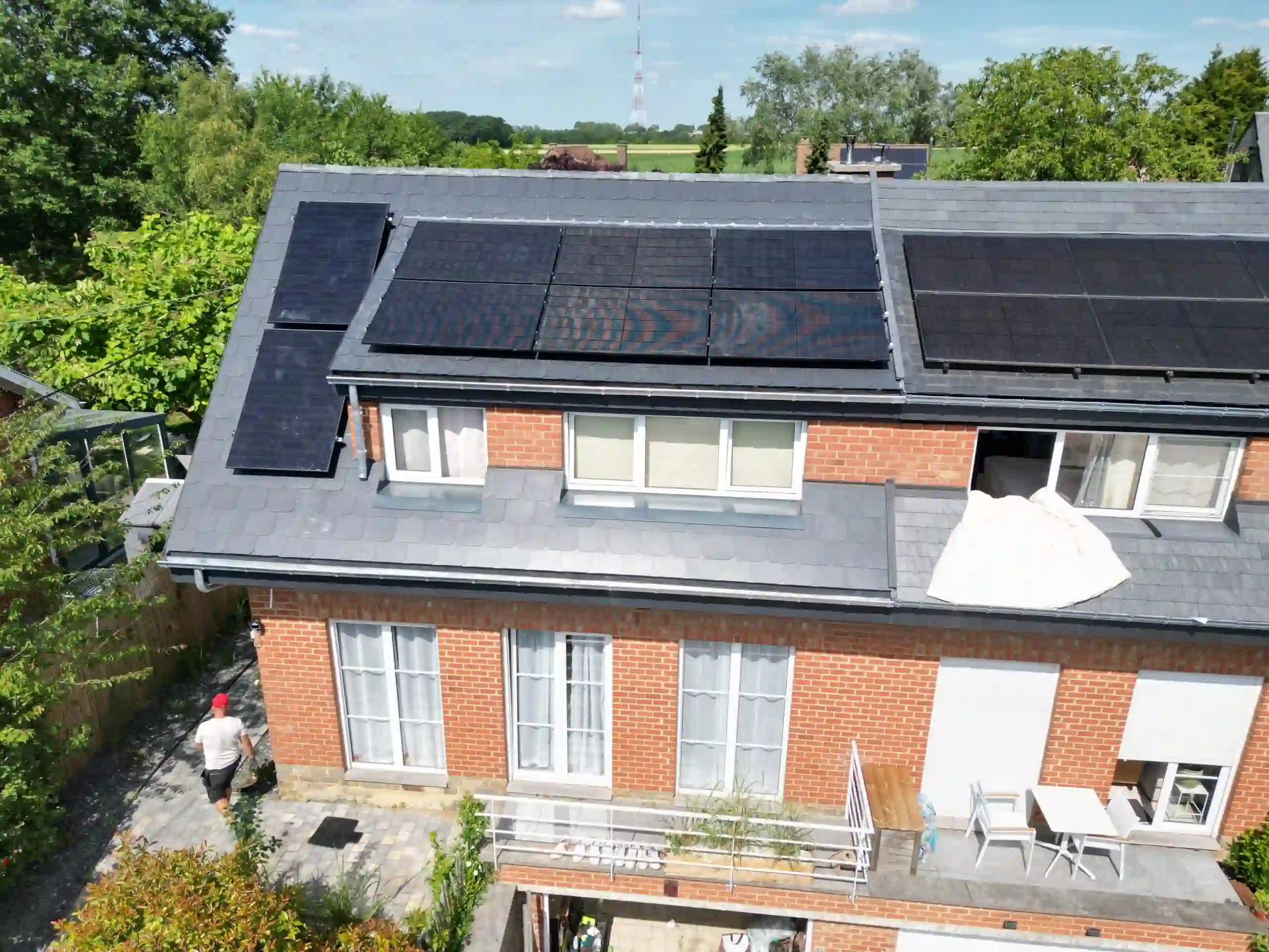 Panneau photovoltaique installé sur une maison familiale à Liège