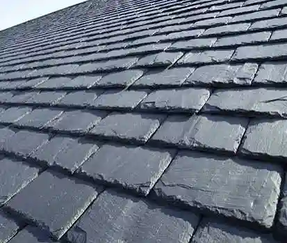 Toiture en ardoise naturelle CUPA PIZARRAS rénovée en Belgique