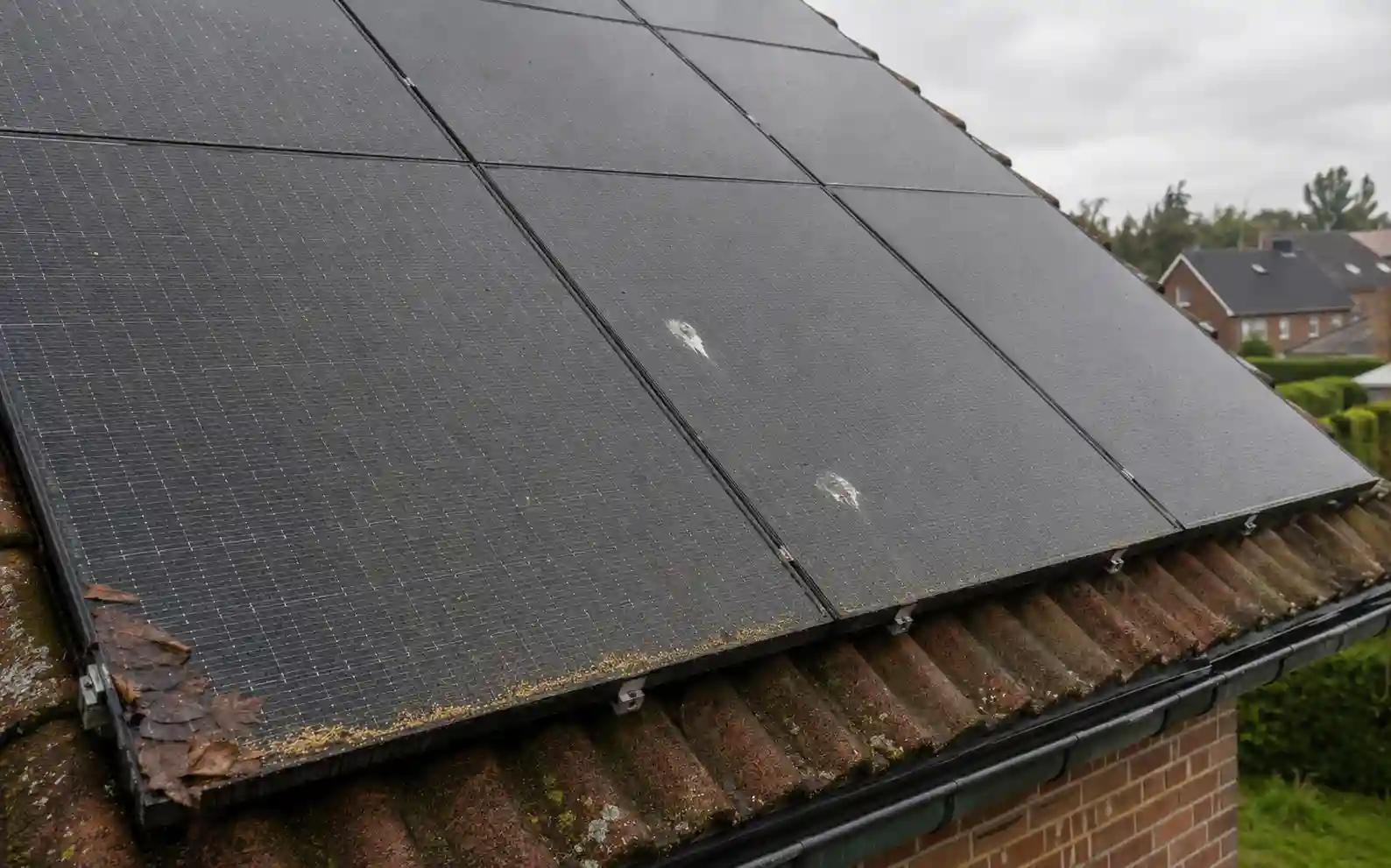 Signes visibles à vérifier avant de nettoyer les panneaux photovoltaïques